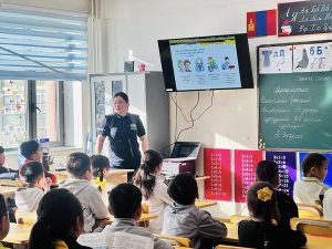 Read more about the article ХҮҮХДИЙН АЮУЛГҮЙ ДҮРЭМ СЭДЭВТ СУРГАЛТ БАГА АНГИЙН СУРАЛЦАГЧДАД АМЖИЛТТАЙ ЗОХИОН БАЙГУУЛАГДЛАА.